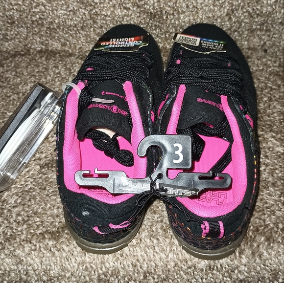 Brand New Girls Flashlight light up shoes - Picture 4 of 5